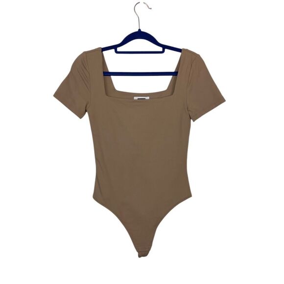 Babaton Contour Squareneck Short Sleeve Bodysuit NEW - Picture 2 of 6